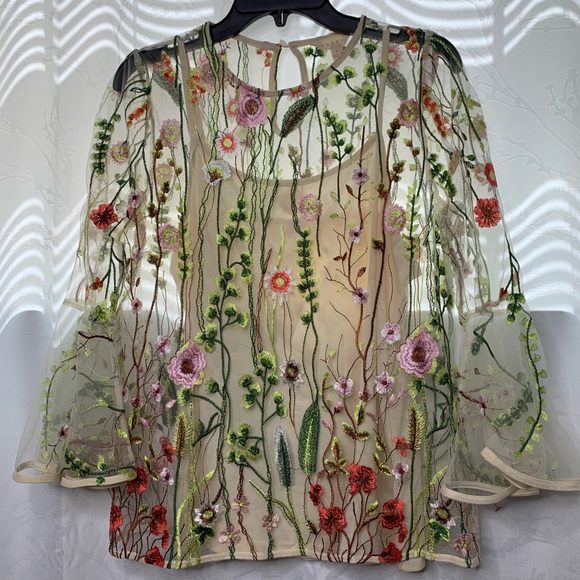 Adiva bell sleeves floral embroidered blouse - Picture 6 of 6